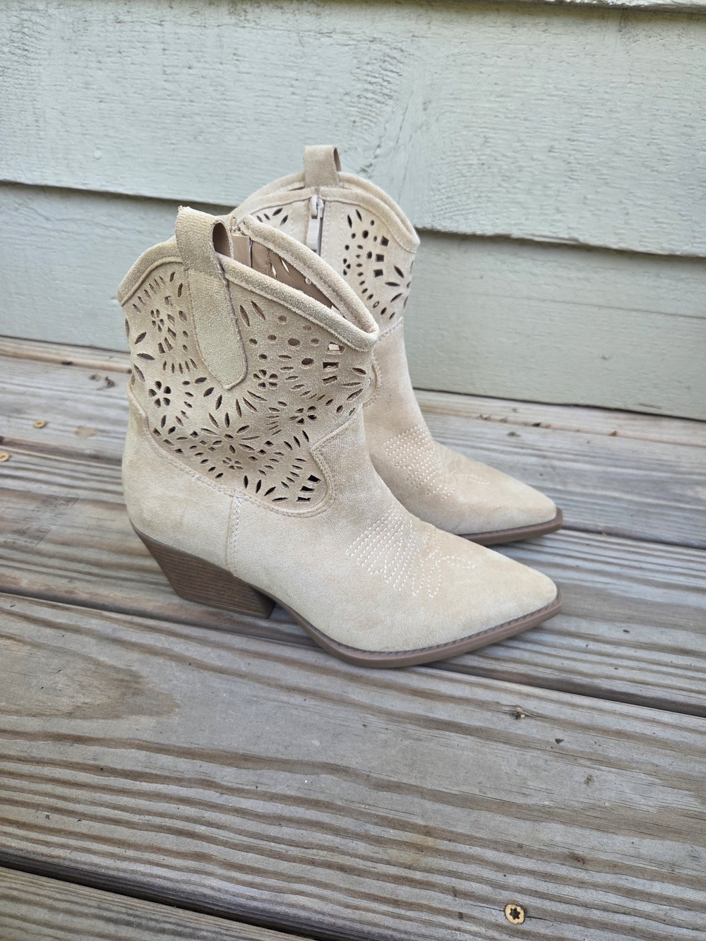 TOP Moda Beige Suede Cutout Western Ankle Booties - Picture 1 of 10
